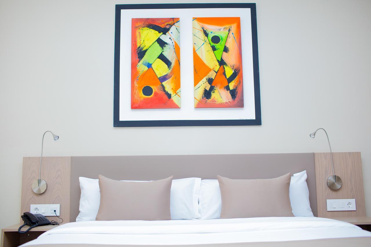 Fly Hotel Libreville Exterior photo