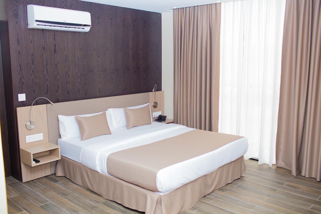 Fly Hotel Libreville Exterior photo